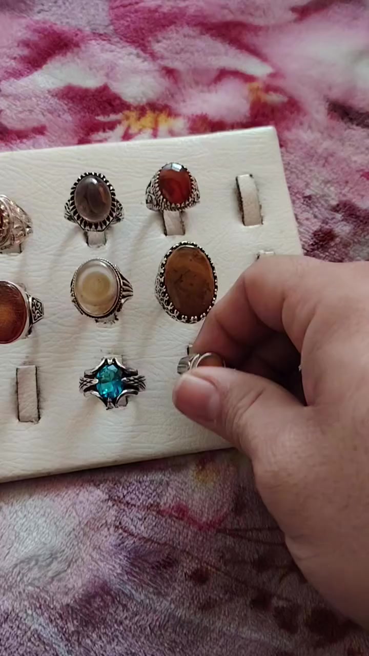 السلام عليكم فضة حلوة ٩٢٥ سعر القطعة (٣٠)وبيها مجال للطيبين يوجد توصيل لجميع المحافظات تحياتي الكم


**إذا كنت صاحب هذا الإعلان وتريد حذفه لأي سبب، رجاءا أرسل رسالة إلى الدعم الفني**