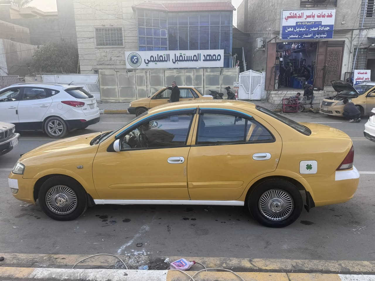 نيسان سني ٢٠١٢ قبغ ابيض 
رقم مكرر شبه مميز 
بيه طختين  جاملغ خلف السائق 
٢ باب خلف السائق
***********
مكاني الاعظميه باسمي مصفره هيئه وغرامه 
السعر ٩٣ بيه مجال قليلل حك الجيه
