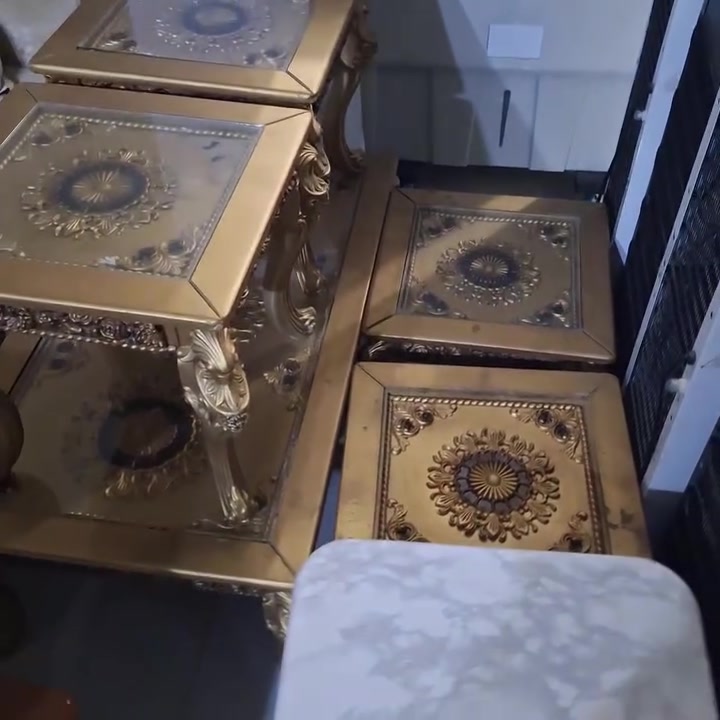 تخم ١٠ مقاعد زان مصري درجة أولى...
مع سيت طبلات ٤ صغار وسطية  
٥٠٠ الف فقط ...معرض الکرار لبيع الأثاث المنزلي 
***********
***********
