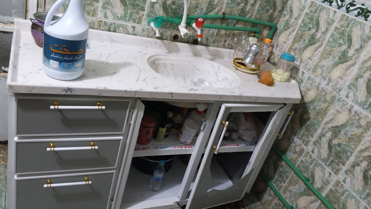 السلام عليكم بغداد كاونتر نظيف كلش فقط بس هذا الكسر الباب سعر 300 قفل البايسكل جديد كل ***********
