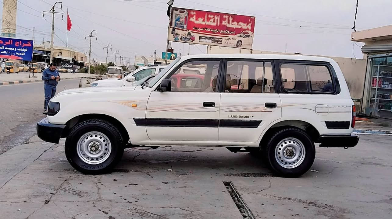 السلام عليكم
للبيع لاندكروز 
موديل 1995
رقم بغداد دولي 
باسمي شرط التحويل 
محرك بلادي1fz 
بانزين بخاخ سته اسلندر
كير اوتو
فور ويل 4×4 
دبل تانكي 
تخم تاير جديد 
كهربائيات كلها شغاله 
العنوان بغداد 
السعر 93 وبيها مجال للشراي
رقم الهاتف ***********
