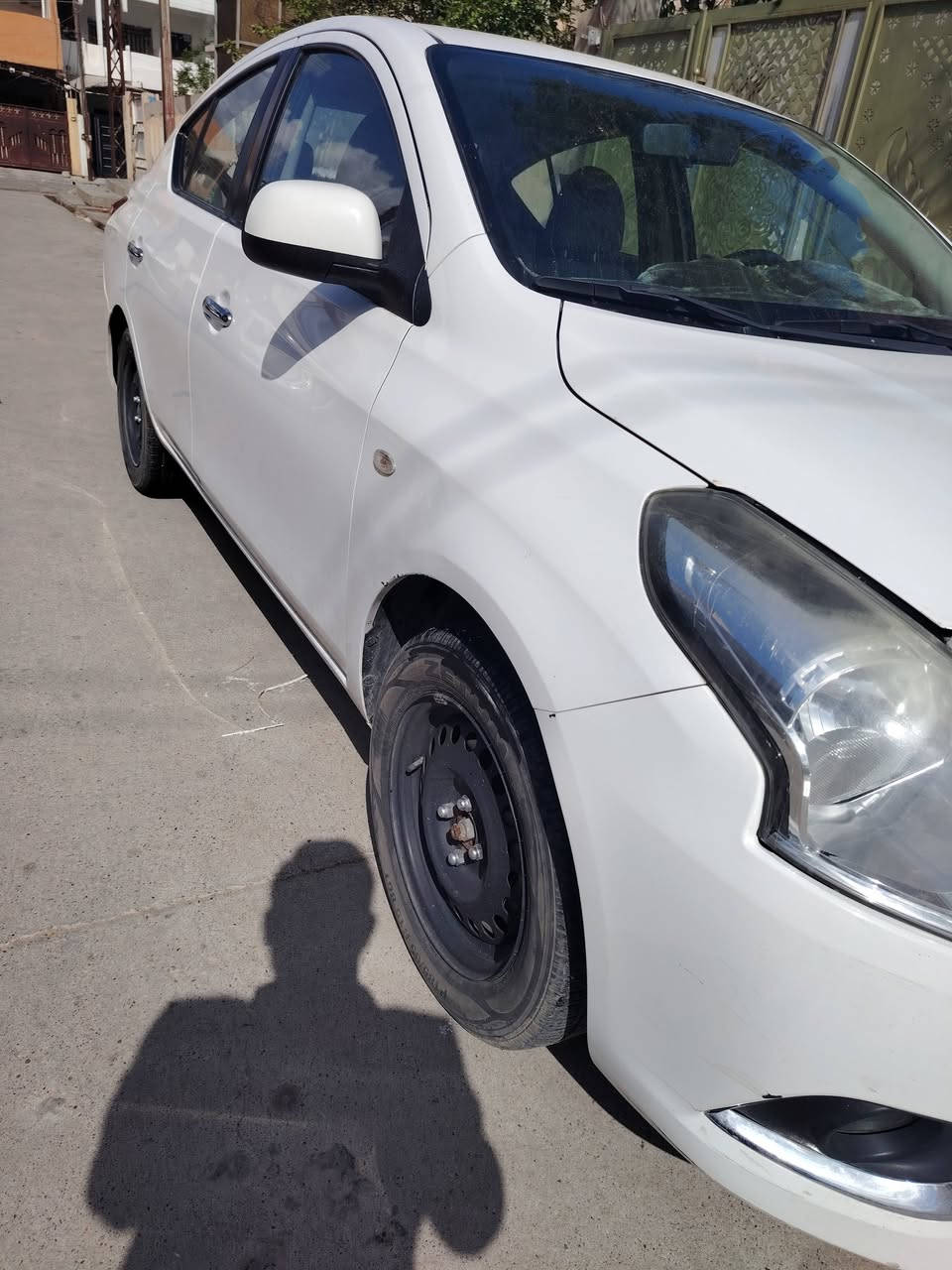 للبيع السعر 112$
نيسان سني هندي موديل 2021 ماشية 81 الف كم
گير ومحرك وتدفئة وتبريد بالشرط. مع دفتر بنزين 
الرقم حديث والسنوية لنهاية 2026 هزة جديد
تحويل مباشر.
السيارة كانت استخدام منزلي فقط
الأضرار كما موجود بورقة الفحص لا اكثر ولا اقل.
السعر 112 وبي مجال قليل.


**إذا كنت صاحب هذا الإعلان وتريد حذفه لأي سبب، رجاءا أرسل رسالة إلى الدعم الفني**