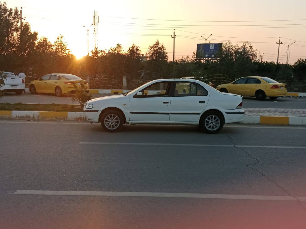 سلام عليكم سمند 2010 للبيع سياره نظيفة حدادية كاملة مشط جديد دبلات خلفية جديده عندي بيها وكاله عامه سنويتها ساقطه سعرها33وبيها مجال عنواني الناصرية مركز ***********
