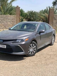 للبيع سياره تويوتا كامري 2023 بجم كبس سياره نضيفه هايبرد HEV سعرها 200...