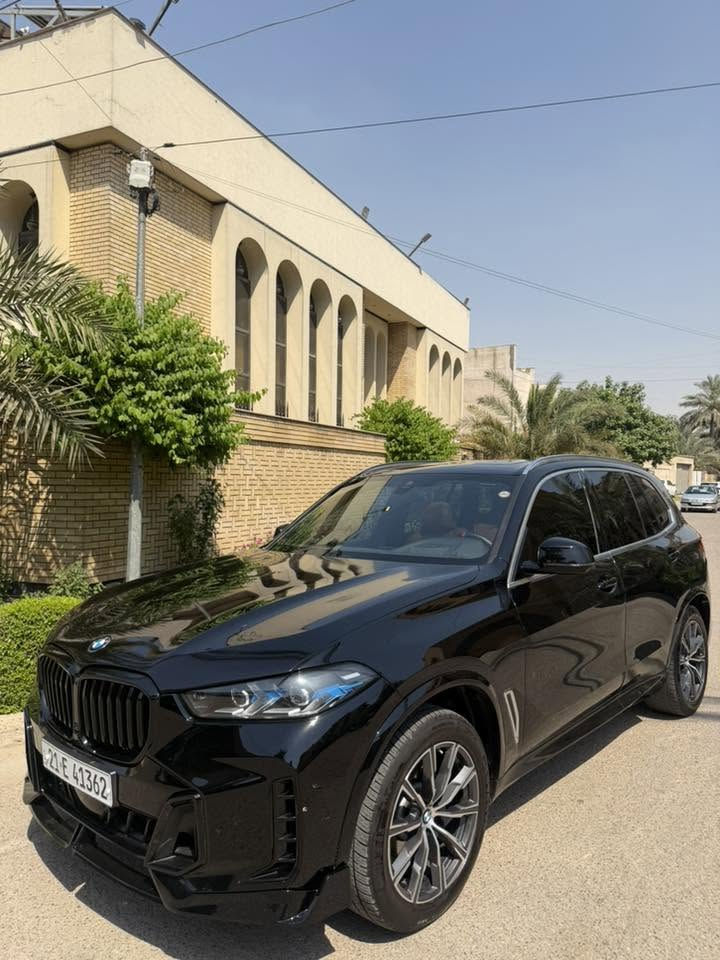 السلام عليكم 
BMW X5  40i 2023
M PACKAGE 
فول الفول 
داخل مشمشي 
داتا شو
بانورما
تدفئه ستيرن كشنات وميموري
شحن لاسلكي
٥ كامرات
اصطفاف ذكي 
رادارت 
اناره محيطيه 
موصفات هوايه وهيه فول بعد
السياره جدا جديده وعلى ايدي وصيانه كله وكاله واي نقص بيها ماكو من اصغر برغي لاكبر برغي 
وماشيه 53الف 
حادثها دعاميه اماميه وبنيد شويه جدا خفيف بدون اي ضرر داخلي حتى بدنه مكفوله فقط البلاستك متضرر راسلني واتساب ادزلك الضرر
السعر 38500$ وبيها مجال وعيوني الكم 🤍
لاستفسار 
***********
