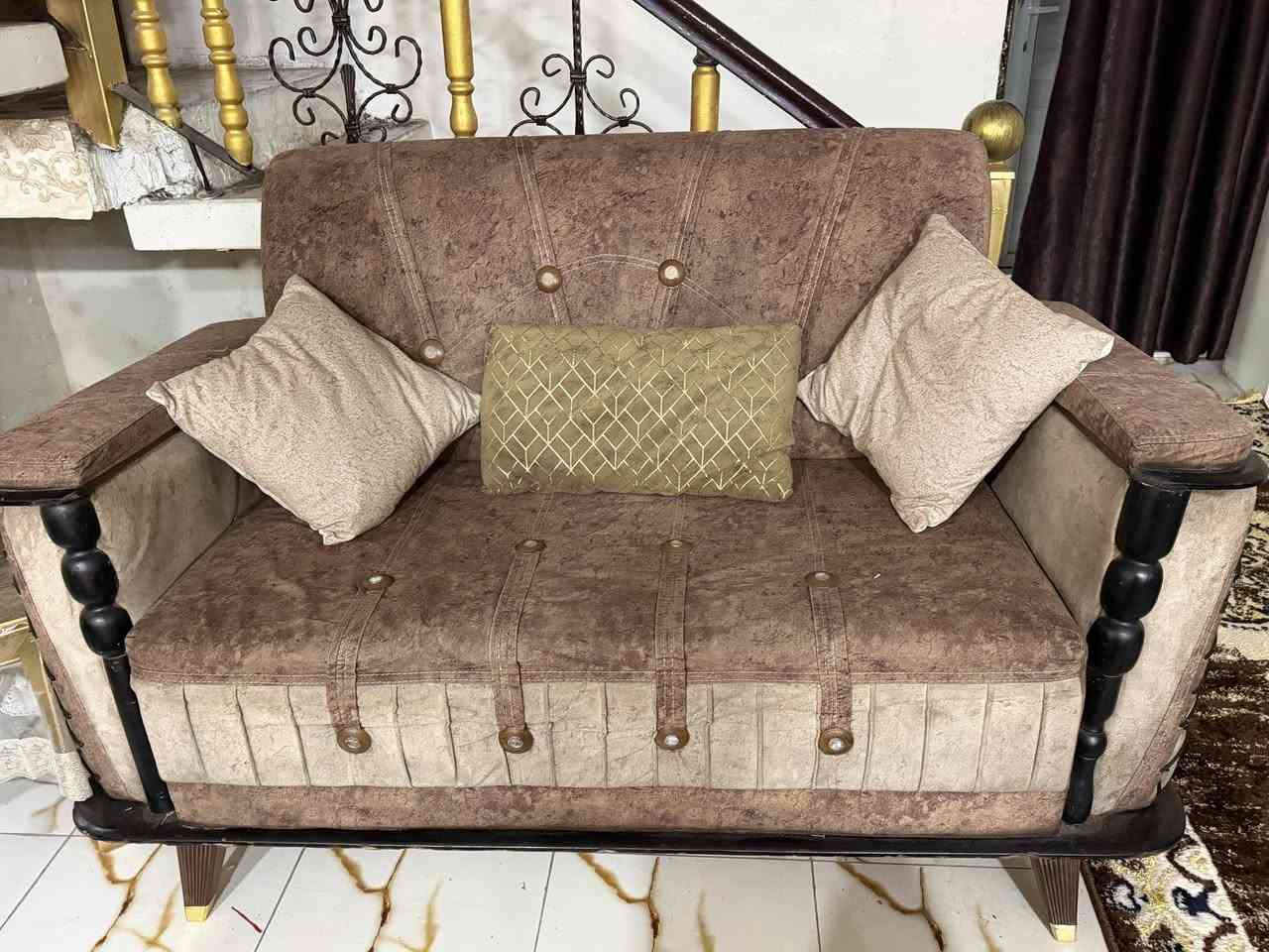 السلام وعليكم 
للبيع تخم 10 مقاعد نضيف حلو 
وحلو كلش العنوان حي التراث 
بيع مستعجل السعر 200 وبي مجال 
***********
