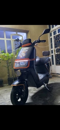 أقره كلشي قبل لا تتصل أترجاك دراجه شحن للبيع أو مراوس بجهاز أيفون 13 و...