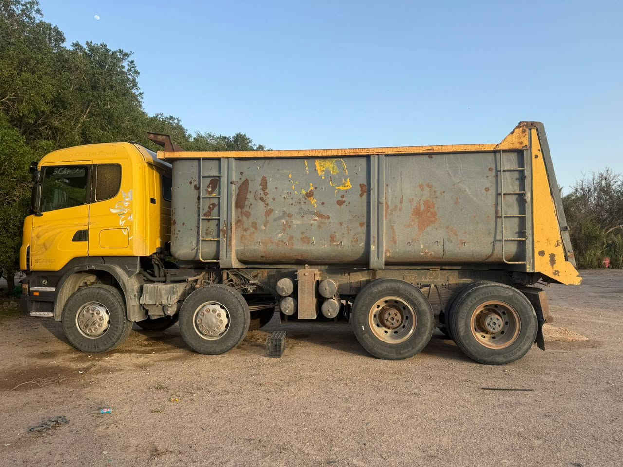 سكانيا عقرب قلاب للبيع
موديل 2007 اصل وسنويه
محرك V6 420 انجكتر جديد 
كفاله عامه بدي حوضي
تخم تايرات 24
رقم انگليزي بصره بأسمي والسنويه 
سياره جاهزه 
مكان بصره 
للاستفسار اكثر الاتصال بالرقم ***********📞📞

