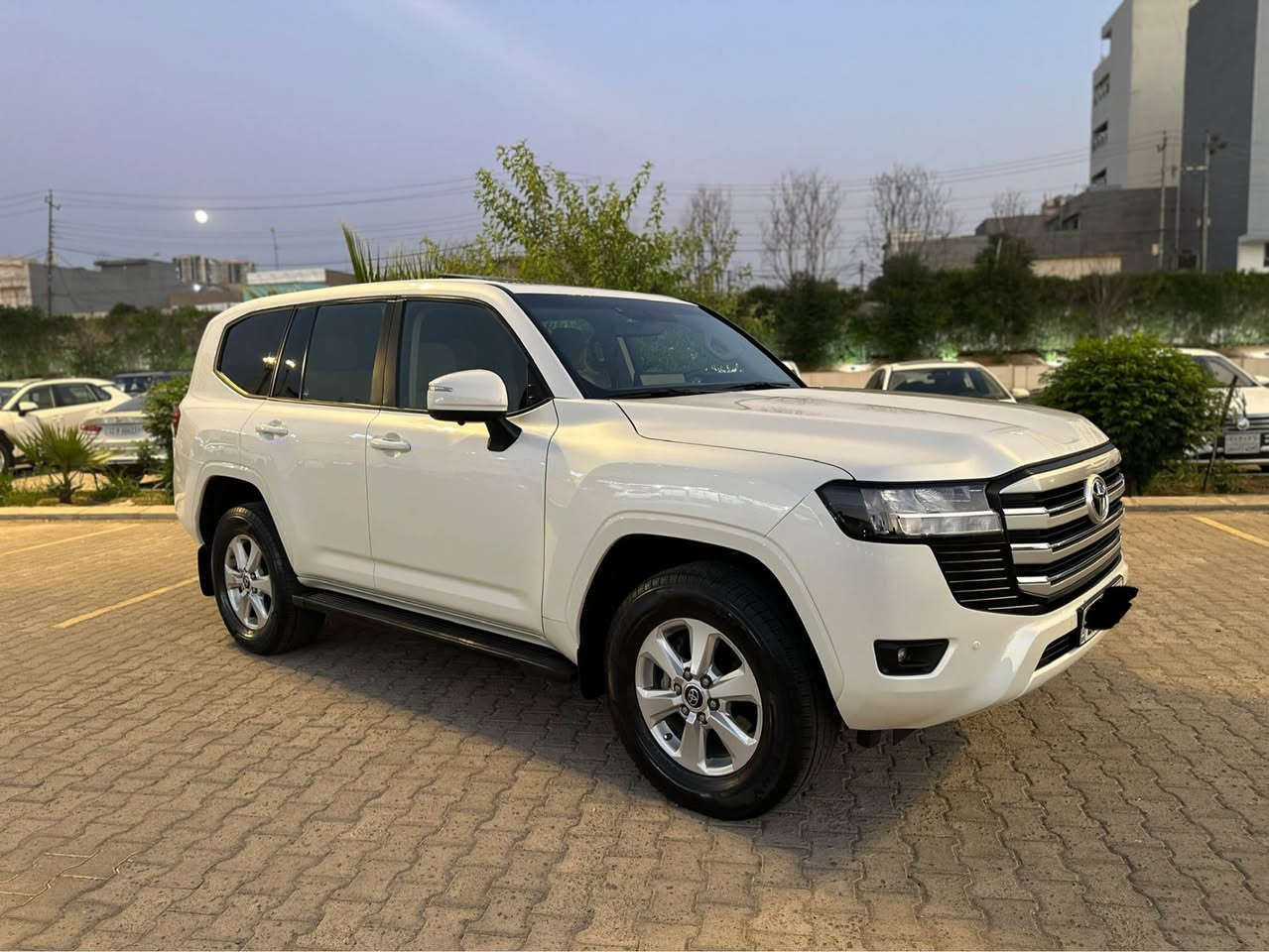 Landcruiser( 2023 GX-R)( ده ره جه ٣)
سلايت 
به سمه 
ثلاجه
كوشن كاره با
سعر: ٥٨٨$
ژماره ي موبايل:*********** أربيل, العراق
