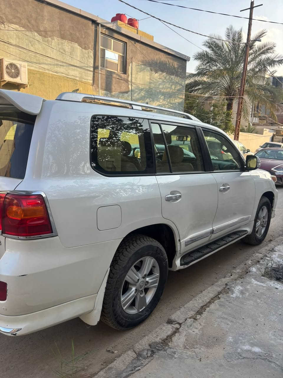 بسم الله 
لاندكورز. V8. 2013. سياره جاهزه من كلشي 
مثل ماموضحه بل صور. 
سعرها 36000.الف وبيها مجال بصيط
للتواصل.  ***********
***********   اتصال او واتساب.  
مكلف بل نشر
