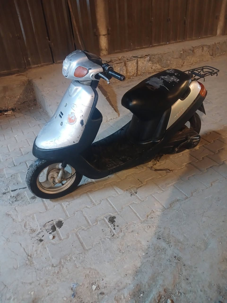 سلام عليكم دراجه حلوه ونضيفه
مستعجل عله بيعتهه ١٧٥ 
مقابل كراج لموحد 
***********
