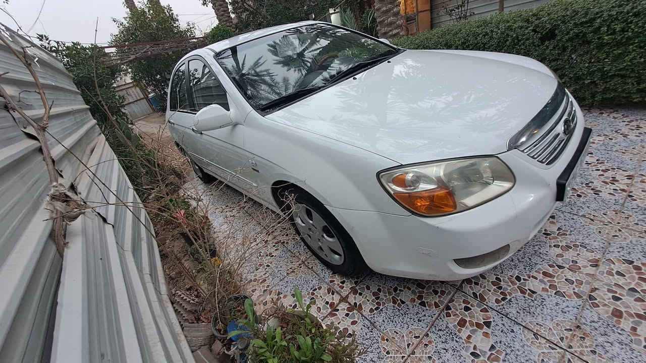 السلام عليكم مكلف بلنشر اتصل على الرقم
 سيراتوا ٢٠٠٧ رقم بغداد جديد بسمي جاهزه من كل شي السياره نظيفه ومال جناي وابيع للجناي على باب الله ماتفيدكك

بيه هلال جاملغ خلفي صبغ غرفتهه جديده محرك ١٦٠٠ السعر ٩٥ للاتصال ***********
