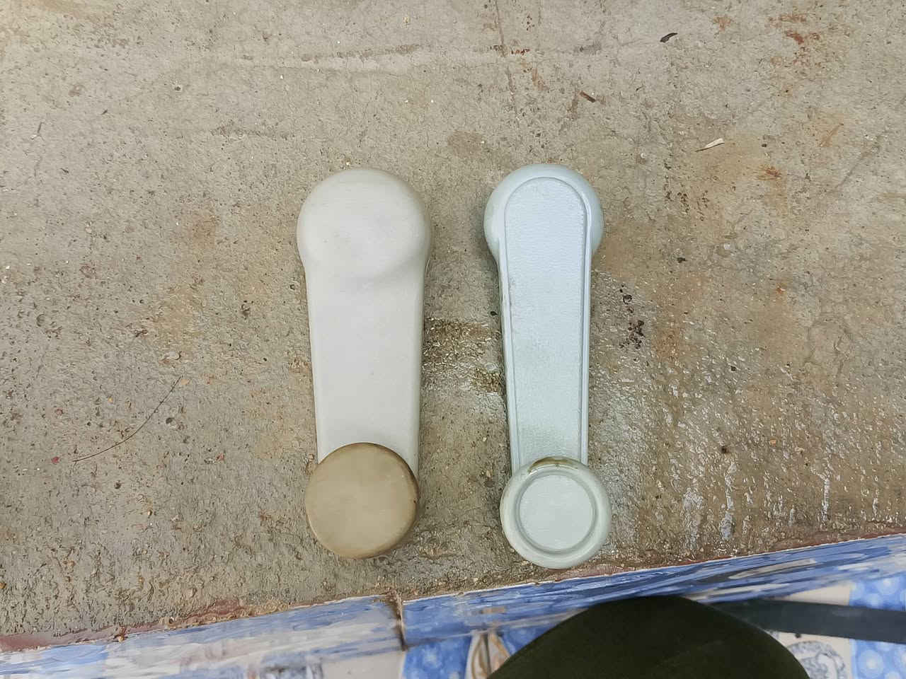 غراض مال افيو تفصيخ
قيم بما يرضي الله 
بطاله مستعملات شي قليل 
كرنك 
عينه +صينيه 
عنبار رئيسي 
لايتات
ايسي
طوافه مال بانزين 
قايش
صوندات
يدات مال جام 
مسجل 
{ مكاني كوت مركز } ***********
