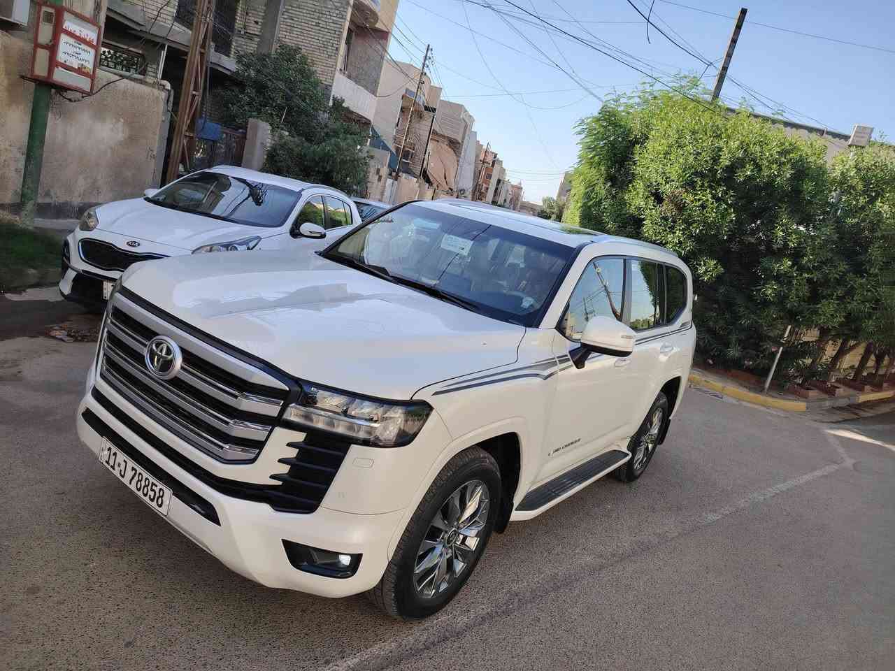 GXR....SAS...كفاله عامه حتى من الشخط حتي الدعاميات
جي اكس ار...ساز اصل.. ام التطبيق.. 
... 2022...زيررو اني مطلعه... 
فول موصفات ...
ماشيه حتصير 27 الف 
محرك 4000 الاف
فتحة سلايد...
دواخل بيج... 
كراسي كهرباء.. وكرسي السايق 3 دكم... 
ويل كب جبير كروم.. 
لدات.. امامي خلفي.. 
صندوك كهرباء.. 
مري شفط.. 
3 شاشات..
كامره وحساس خلفي امامي.. 
الكشنات الوره محد كاعد بيهن بعدها نايلونات الشركه بيه.. 
السياره مكفوله من الصبغ والتبديل والتعديل والفتح وكفاله من الشخط.. 
رقم بغداد باسمي.. شخصيآ.. 
السياره خارجي مطالعه تايرات الشركه والسبير على شدة الشركه.. كله على وضع الشركه.. 
للبيع فقط مكاني بغداد الكرخ حي الاعلام... 
... ***********...
