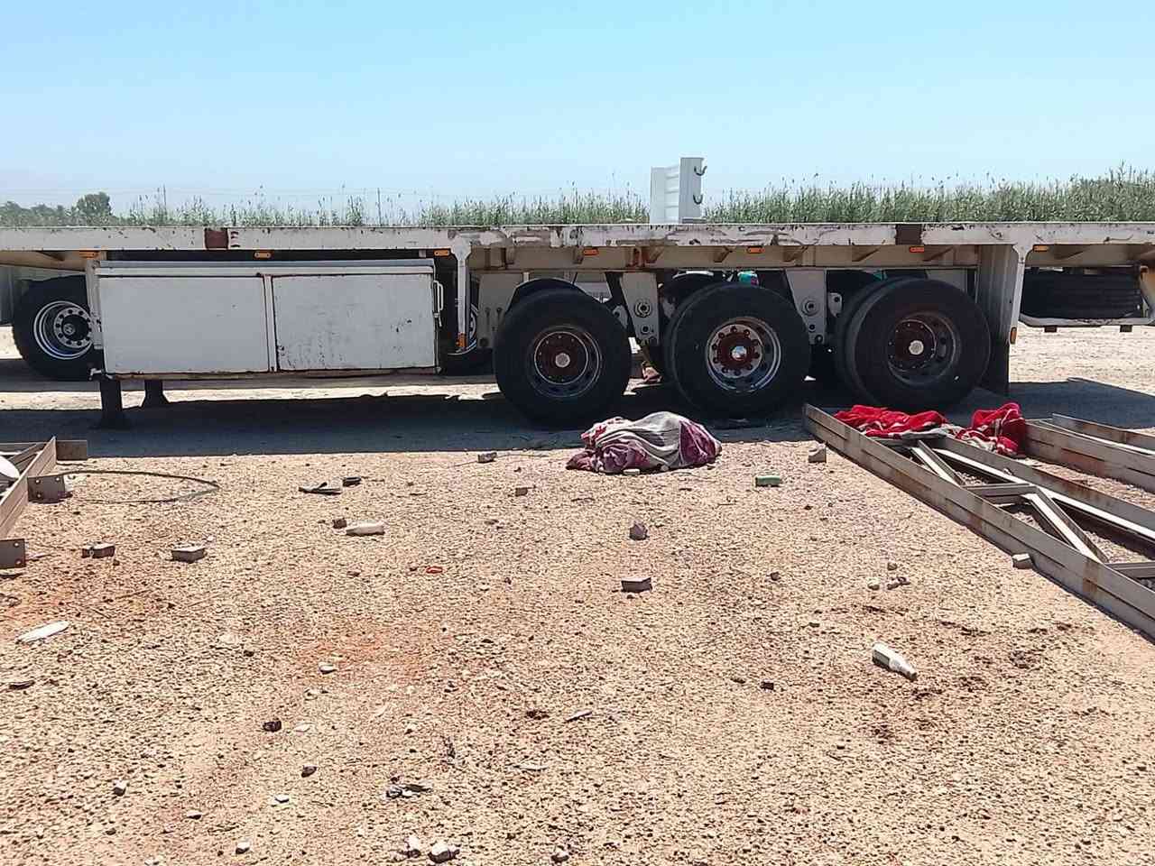 السلام عليكم
عربانه حداديه للبيع
3 دناكير مزوج مكفوله كفاله عامه 
تخم تاير
رقم الهاتف
***********
