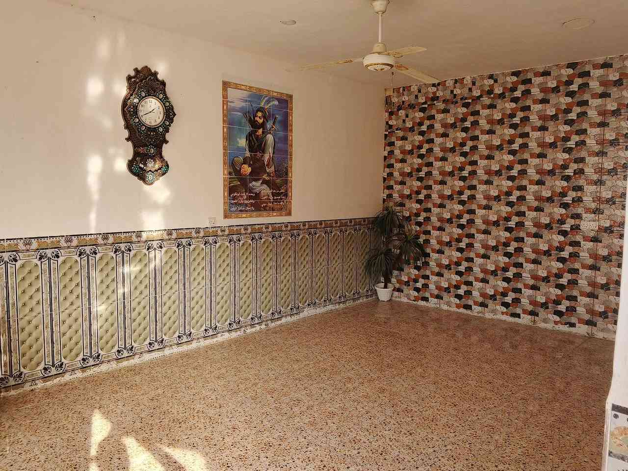 دار لبيع مساحة 300متر  منطقه بوب شام في قريه  ***********
