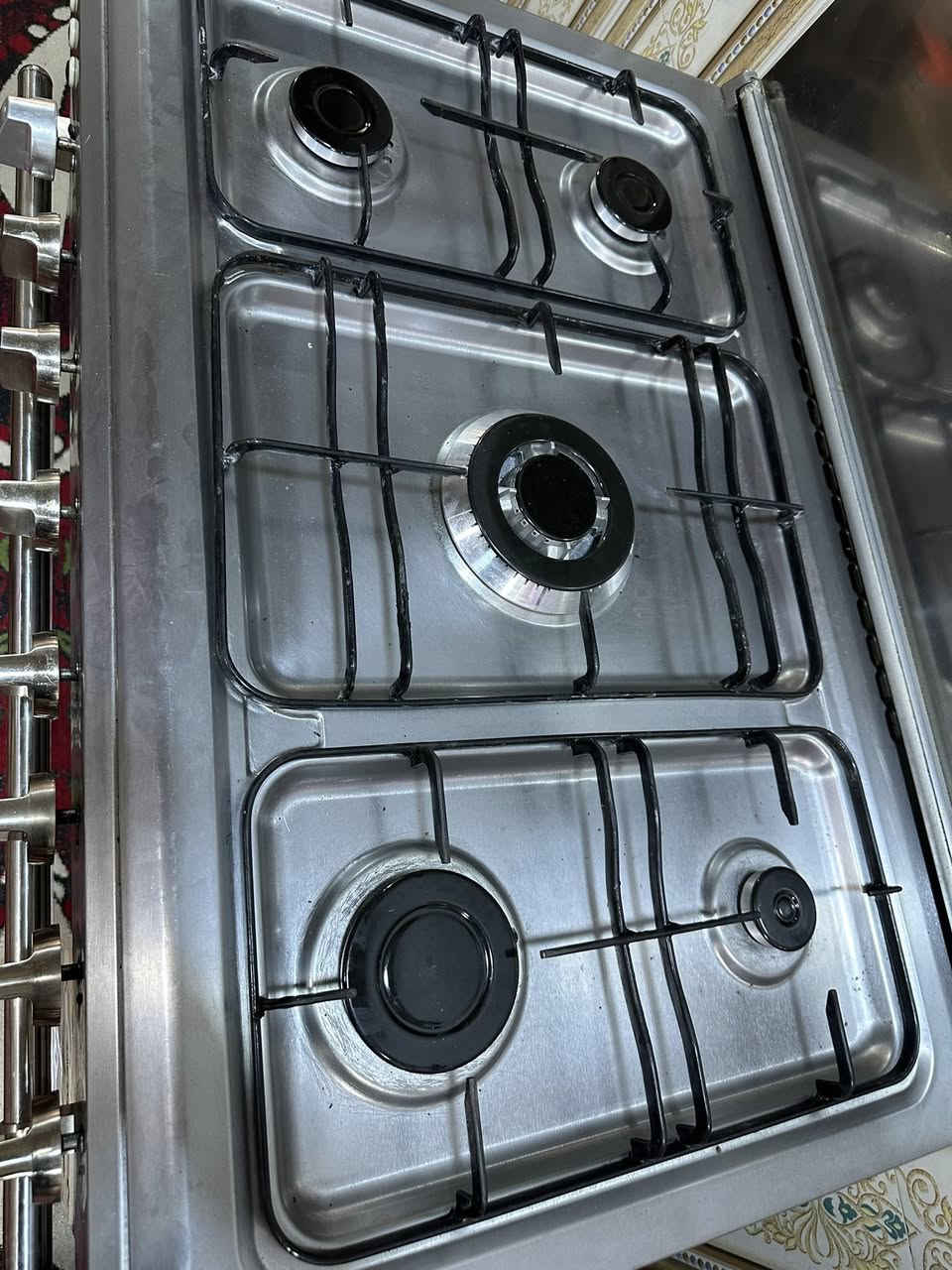 السلام عليكم
طباخين للبيع كريازي مع عشتار اغراض كاملة نار زركه افران شغالة نظافة عالية الكريازي 265 وبيه مجال بسيط 
العشتار 210 مع المجال 
عنوان مهنيدسين ***********بيه واتساب
