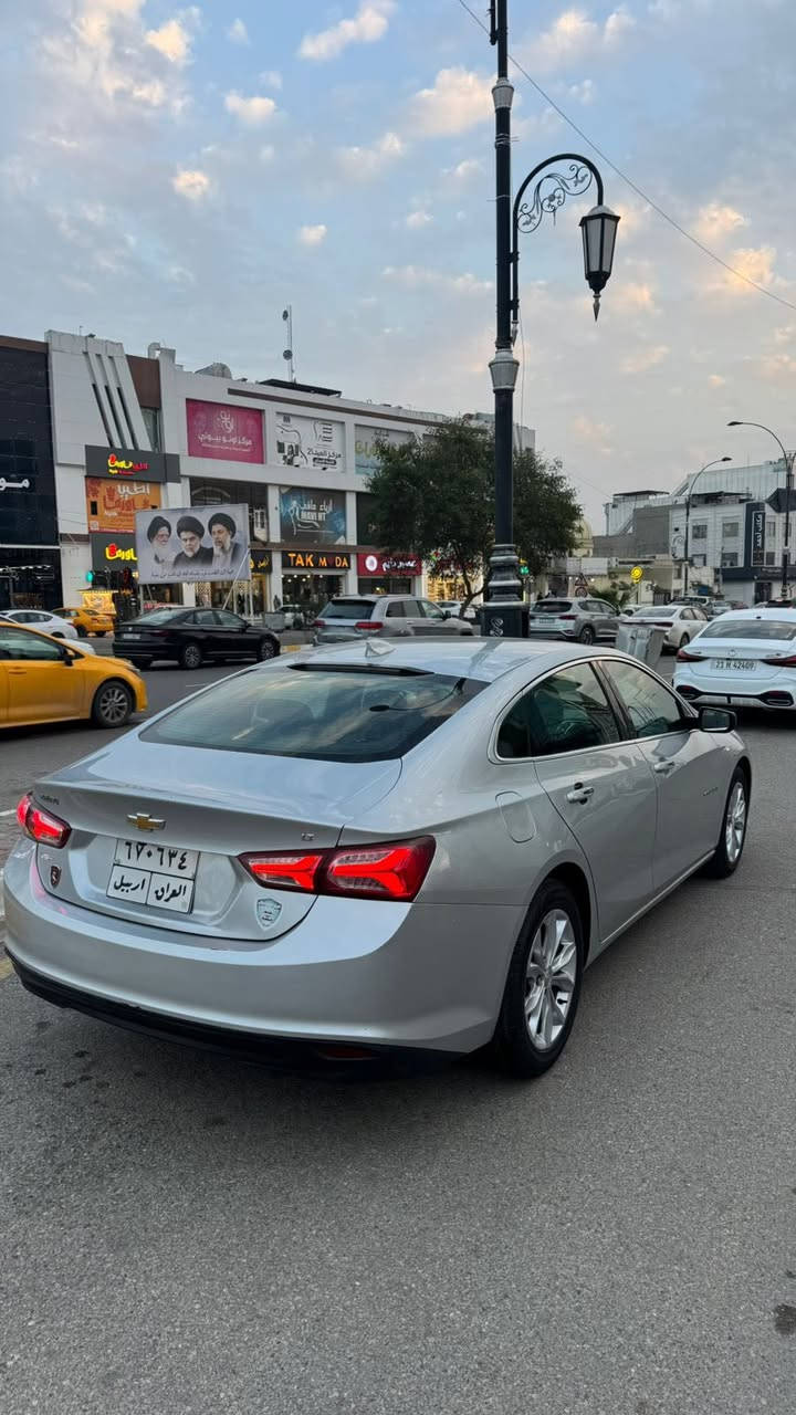 سيارة ماليبو LT للبيع 
موديل 2020 
بدون ايرباك بدون صبغ 
رقم شاصي : 1G1ZD5ST5LF032968
ورقة فحص موجودة مع الصور 
ماشية 66 الف مايل 
سعر 106 

بصمة تشغيل 
شاشة 
كاميرا خلفية 
اوتو هولد 
مكينة 15 تيربو 
شاشة كار بلي 
بصمة بيبان 
نظام ذكي فتح وقفل الباب 
مواصفات LT المعروفة 
بيها دفتر بنزين / سنوية ما منتهية
مكان السيارة كركوك 
***********
