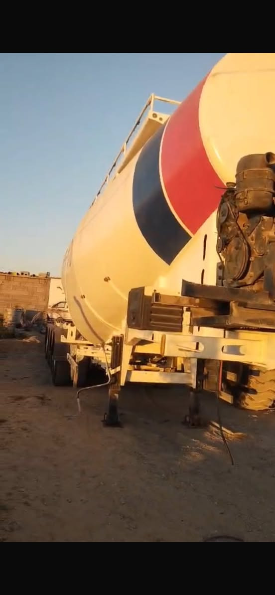 للبيع سايلو 4 دنكيرمولد دويز جاهز مكانها رمادي سعرها 2 دفتر وربع
***********
