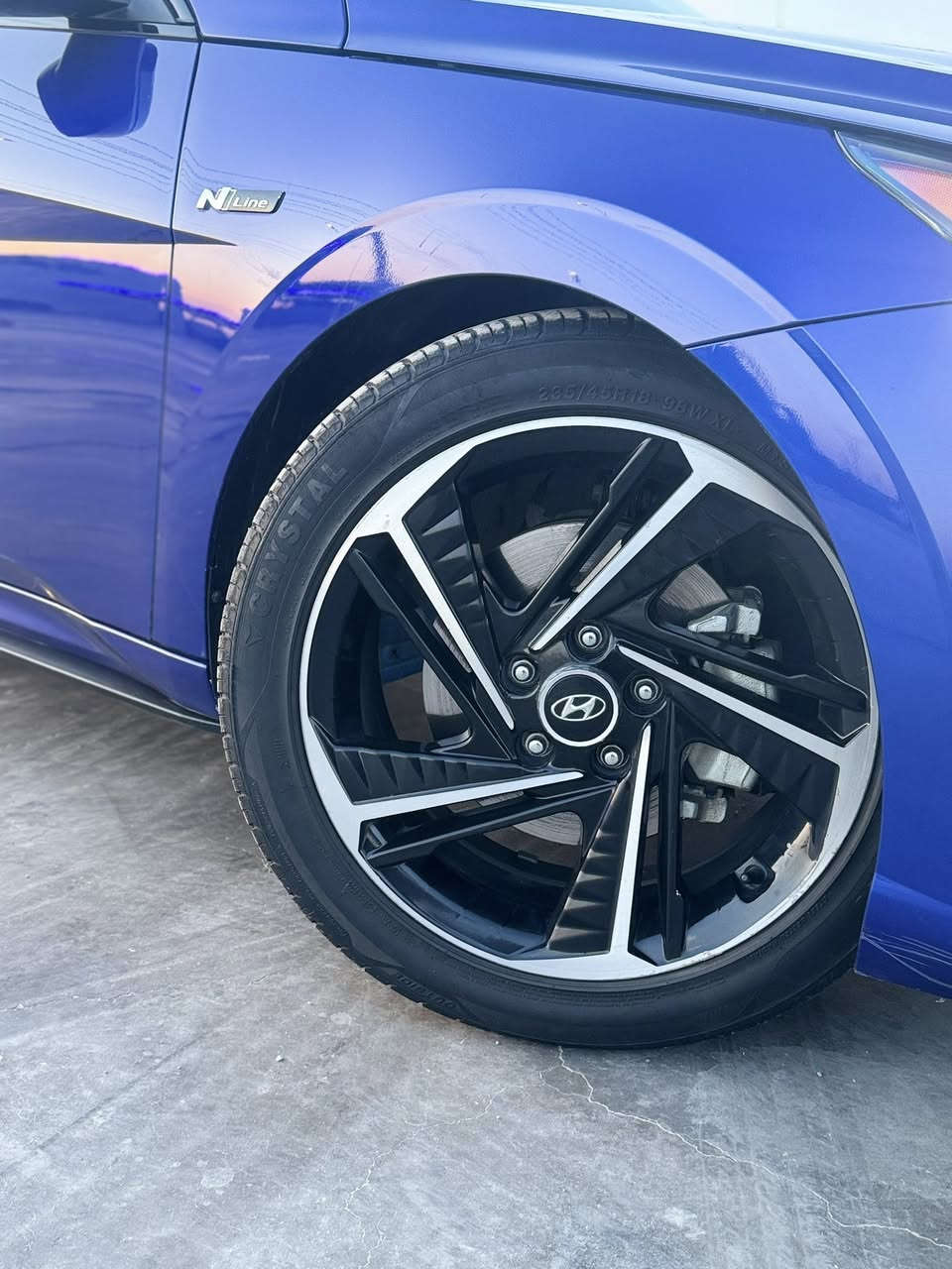 (هونداي النترا ان لاين) 

المواصفات فول ١/١  (N line )🔥

مكينة تيربو رياضي ✈️

بدون دوانز السياره 🤍

 (كير اوتوماتيك)

سلايد روف (فتحة سقف )

شفتات ستيرن رياضي ➕ ➖🔥

مود السرعة في الدشبول نظام الانطلاق🔥

بصمة تشغيل مع بصمة ابواب 

تشغيل عن بعد 

شاحن لاسلكي 🔥

صندوق ذكي بصمة فتج تلقائي عند الاقتراب

                                               🔥الكشنات تحكم كهرباء

                                                         🔥تدفئة كشنات 

                         🔥كشنات حضن جلد ومخمل ومطرز N 

                

                                     بصمات N  على الكير والستيرن 

دوسات جانبية رياضي شركة 🏁

رادار امامي تحديد المسار  

رادارات جانبية النقطة العمياء  

 والتوقف الذاتي عند الرجوع 

نظام القيادة الذكية لمسافات محدودة مع السيارة الامامية

نظام الوقوف الذاتي عند الاقتراب من مركبة 

كامرة خلفية HD

اضواء ترحيب عند الاقتراب

كروز تثبيت السرعة

نظام تحديد المسار

قيادة ثلاث وضعيات (نورمل + سمارت + سبورت)

شاشة اعطال واشارة ترحيب

مانع انزلاق نظام تركشن

ويل رياضي  18 مميز 

شاشة لعرض العطلات وقياس ضغط الاطارات ولضبط اعدادات السيارة 

شاشة كبيره متصلة تدعم نظام الابل كار بلي والاندرويد اوتو بدون كيبل

السيارة ماشي 42الف mile

ترهم مروس الاستفسار تصال علا هاذا الرقم 
***********
