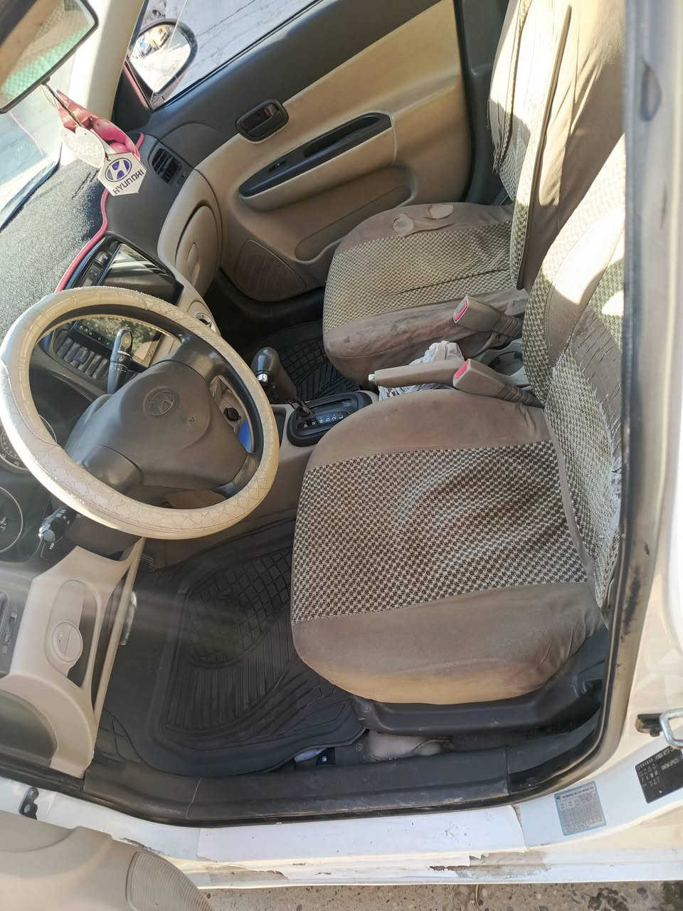 السلام عليكم
اكسنت ٢٠١٠ رقم جديد محرك ١٦ شرط بيها تعديل نصف السقف بارد وشوي بالتكمة الايسر مكانها موصل الجديدة سعرها ٧٧ بيها مجال 

لتواصل ***********
