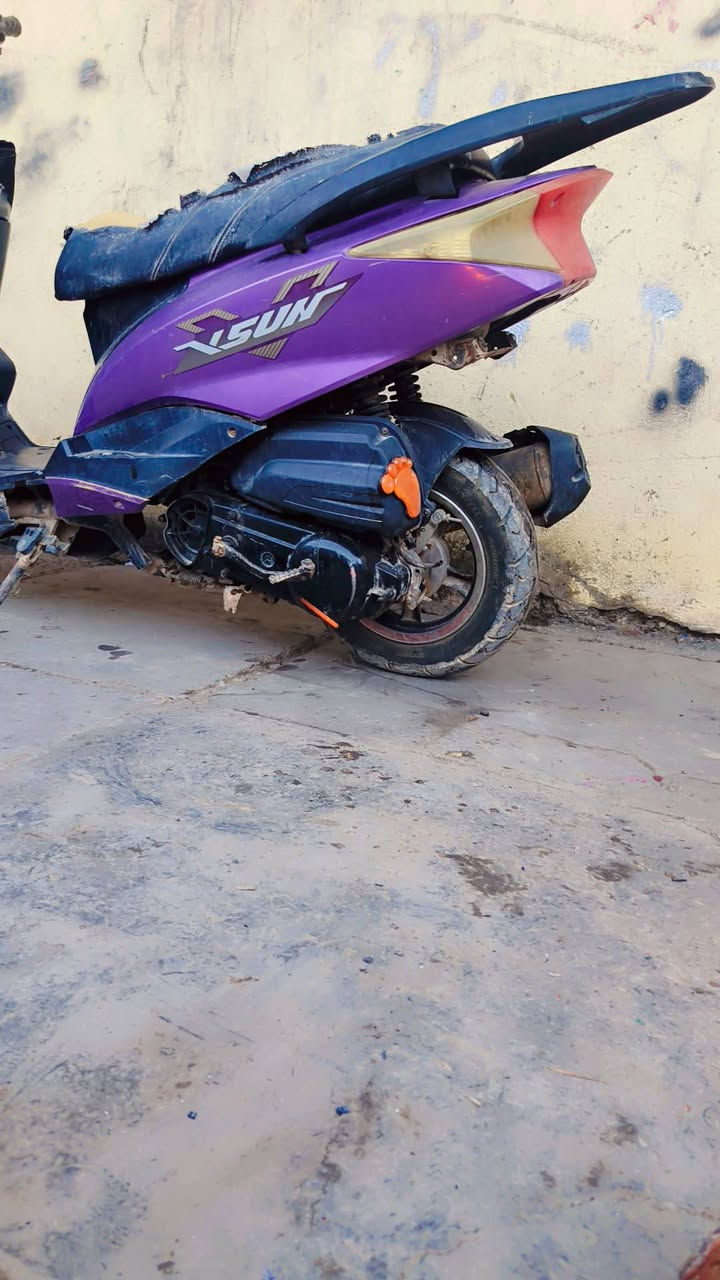 السلام عليكم دراجه للبيع شغاله محرك حلو وناعم دراجه نقره كوت شارع النفط سعر 200 وبيها مجال
***********
