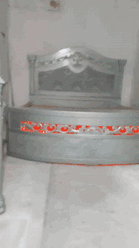 غرفة نوم 6 باب ملكيه كويتيه إيطاليه مستخدمه 

شرط النظافه والمتانه وشرط كويتي إيطالي مو 

تركي ولا ماليزي غرفه تكمه وعمليه ونظام شد كلبس 

مو مثل الجاهز يجي جوي تتكون من 5 قطع 

كنتور 6باب 3 متر 

ميز مرايه ب 10  مجرات بعرض مترين 

كومديات عدد 2 كبار الكومدي 3 مجرات 

سرير نفرين بعرض مترين في مترين ابو التاج 

الغرفة كلش حلوه ومرتبه وسعرها مليون و350 ألف 

كامله يدات وقفاله عنوان داخل المنشور 

***********
