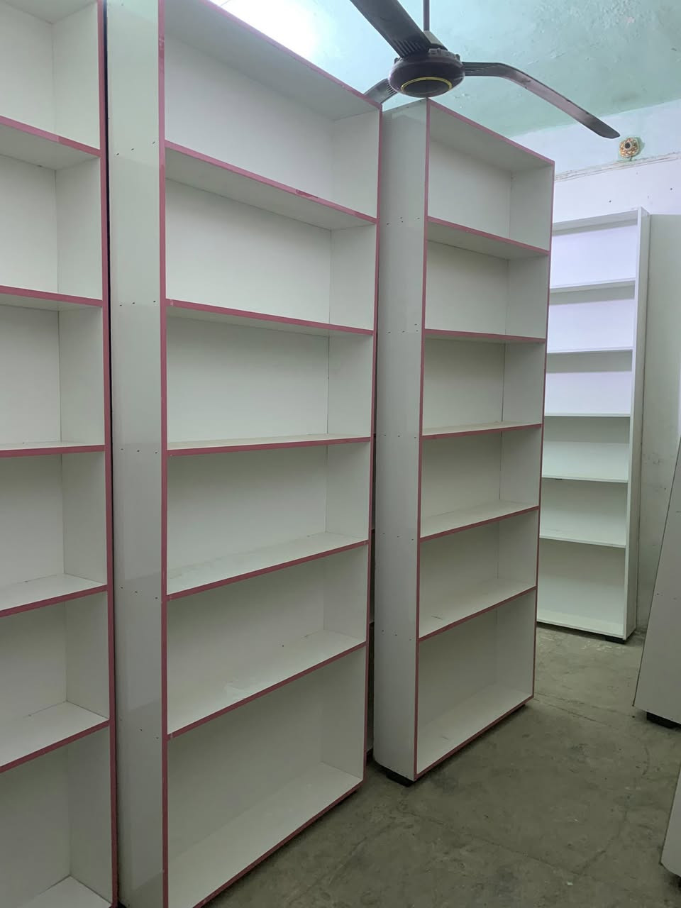 للبيع فاترينات جدد الاتصال *********** وتساب العماره ميسان
