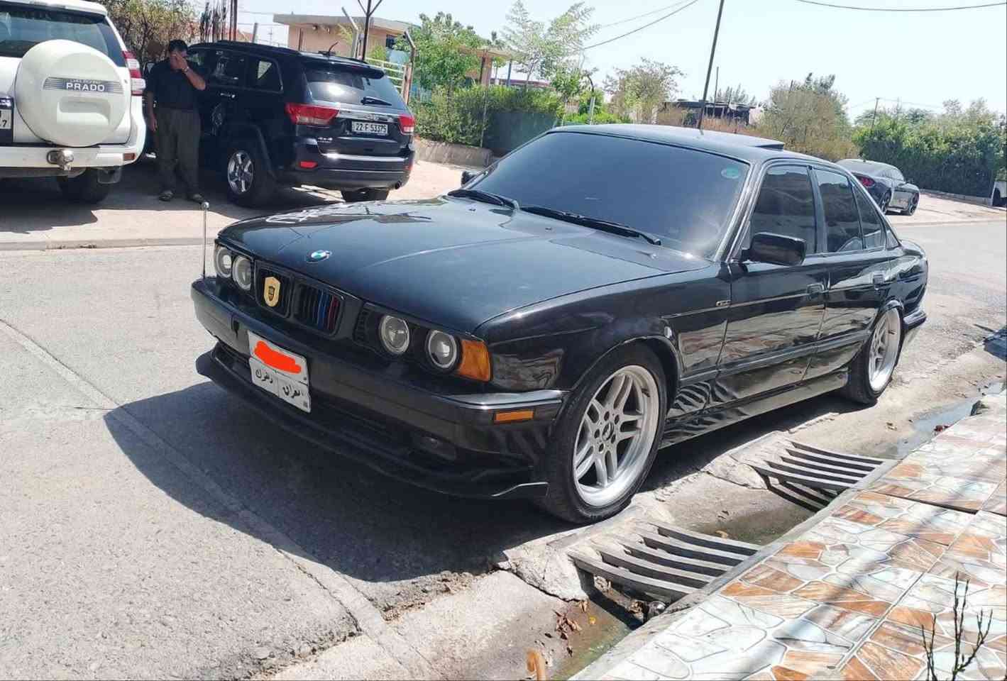 سلام علیک بیئیم BMW مۆدیل 1991 رەقەم دهۆک  مەکینە 525  فول مواسەفات بەس گێر عادی سلایت تەبرید کوشن جلد لایت فانۆس گوێ بەرخ 2 جام کارەبای قوفل مەرکەزی ویل ئێم M کامل دۆسە دەعم و لێدراوی نیە عام کرایتەوە لۆ جوانی تەحویل و وەرگەران و گیر و مەکینە و کامل بە شەرت سەیارەکی زۆر جوانە بەس ماشااللەی دەوێ لە هەولیرم سحری 60 وەرەقە و مەجال ٢٢٠ هەزار غرامەی لەسەرە دەیگەرینمەوە ژ.م 0750.421.61.46 
سیارة بیئیم bmw مودیل 1991 فول  مواصفات بس کیر عادی محرک  525 لون اسود سلاید قفل مرکزی جام کهربائی کوشنات جلد تبرید رقم دهوک سبغ عام للجمالیە بدون دعم بدون ضربة کیر محرک تحویل غرامە کل شرت مکان اربیل سحر٦٠  ورقە بیە مجال٢٢٠ الف غرامە علیە رقم.م.46_61_421_0750 أربيل, العراق
