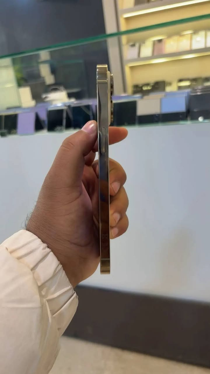 للبيع ايفون 14برو ماكس ذاكرة 256بطارية 84 لوك الجهاز السعر خاص او مراوس مكاني الكمالية ***********
