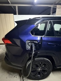 Toyota RAV4 Plug-in Hybrid(2023)  * صرفية ممتازة لأن تشتغل كهرباء وبنز...