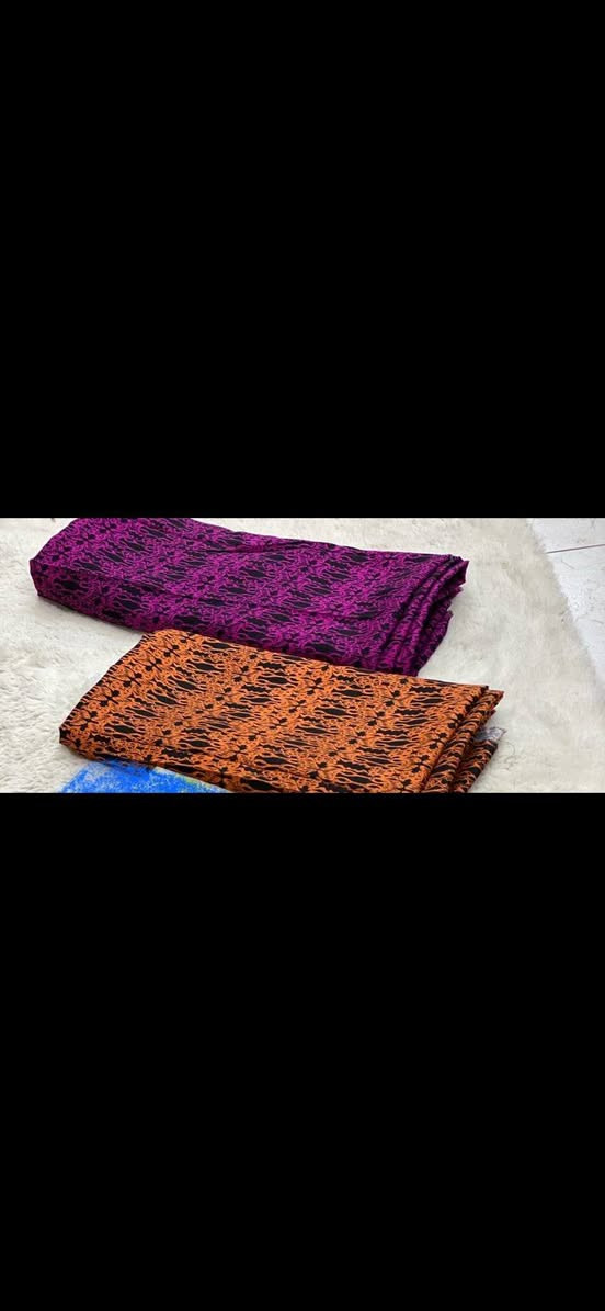 سلام عليكم عيني قطع للبيع كشمير الايطالي مترين ونص سعر القطعه 6 الي يحب يحجز ع وات عدنا توصيل محافظات وكركوك *********** ع وات
