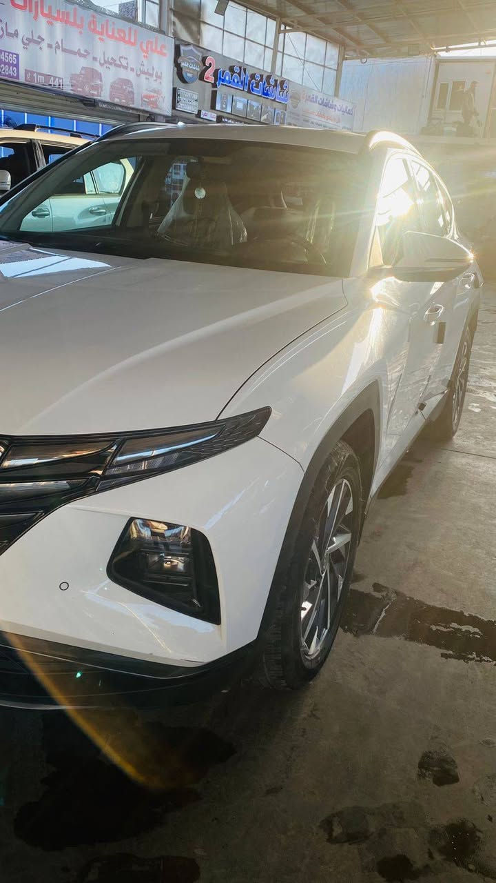 سلام عليكم ورحمة الله وبركاته 
توسان خليجي 2020
فول ما عدا البانوراما
ماشية 64
بيها اصبعين بارد 
محرك 2000 دوش المرغوب
السعر (189) بيها مجال بسيط مكاني بغداد كاظمية 
اي استفسار واتساب ***********
