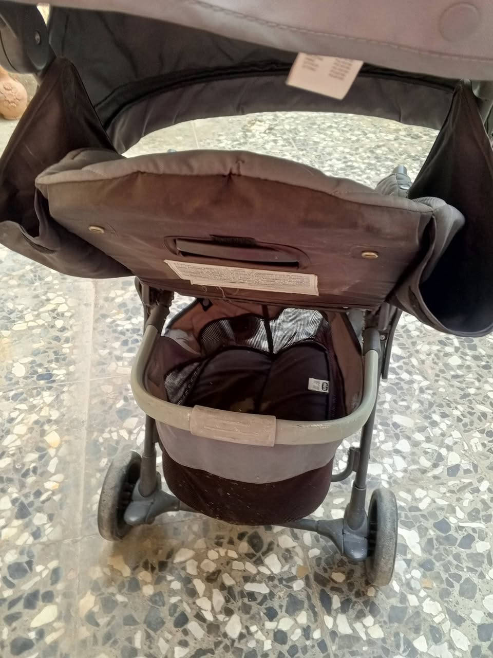 عربانه طفل للبيع السعر40 وبيها مجال نظيفه وجديده العنوان بغداد البلديات  للأستفسار واتساب ***********7
