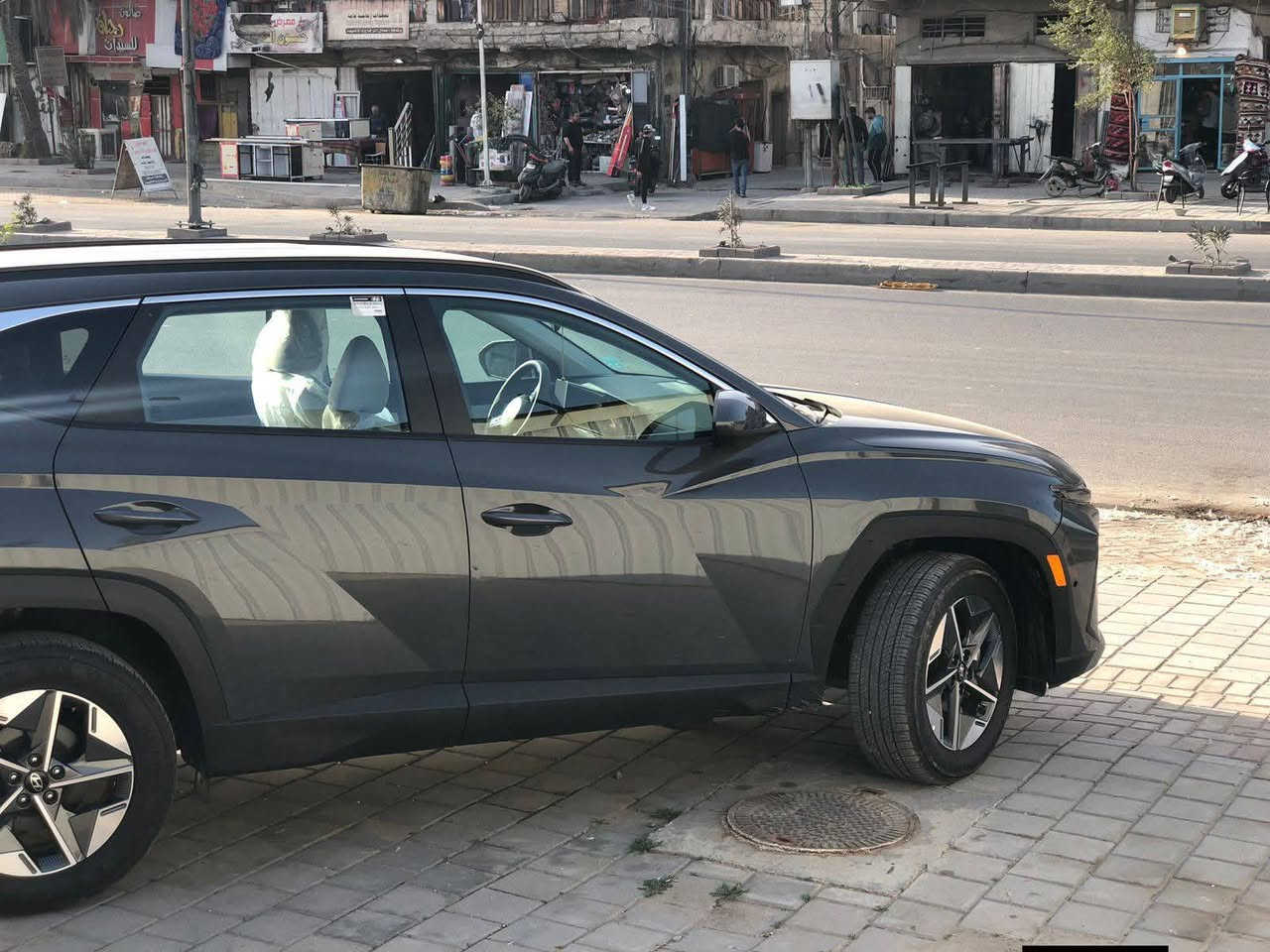 سلام عليكم للبيع توسان 2025 وارد امريكي السعر200 وبي مجال ماشيه 4 الف زيرو بحالة حته دفاتر مال شركه موجوده صور الحادث مرفوعه بل منشور موصفات  موصفات للستفسار ***********
