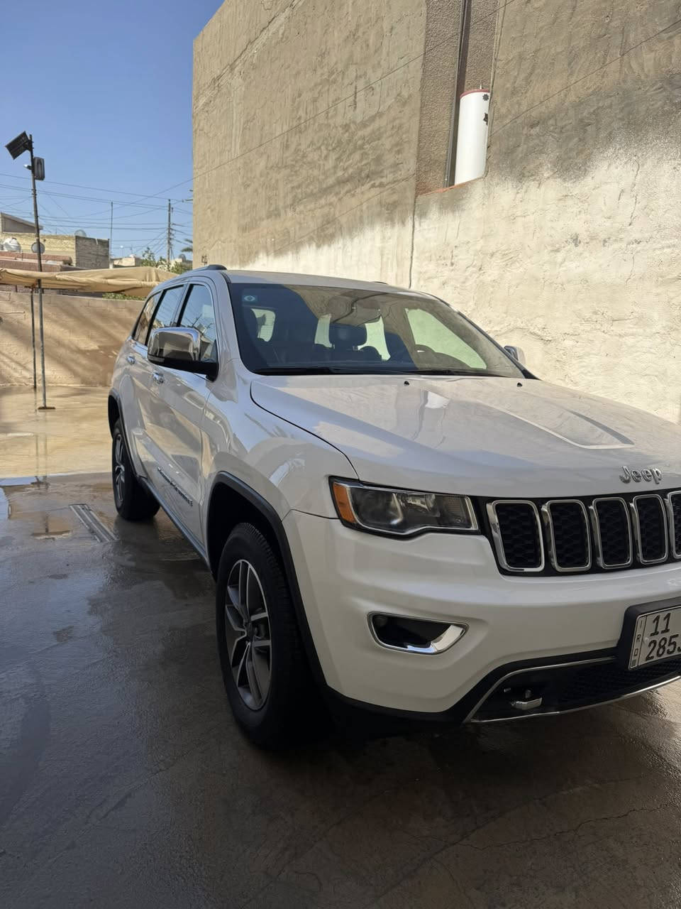 السلام عليكم
جيب شيروكي فئه لمتد فول

موديل 2022 رقم بغداد 

دفع رباعي 4x4 

حادث بسيط بارد بالبنيد 

وتبديل دعاميه الاماميه بدون تفرعات صورة الحادث مرفقه بالمنشور

مواصفات فول :

- بانوراما

- بصمه تشغيل وابواب وصندوق

- حساسات خلفية

- كاميرا خلفية

- مرايا متحسسه للضوء

- ⁠مرايا وسطيه اوتو تعتيم ذاتي

- تشغيل عن بعد

- هيتر بالمري

- اشاير بالمري

- حساس بالمري

- شاشة كاربلي كبيرة

- كشنات جلد

- جنطة كهرباء

- ⁠ذاكرة لحفظ المقاعد الامامية

- المقاعد الامامية تدفئة

- نقطة عمياء

- تدفئة ستيرن

- مانع انزلاق

- ماوس مع وضعيات القياده المختلفه للجبال والطرق الوعره والرمال والثلوج

- بريك خلفي اوتو

- نظام تحديد المسار

- نظام تشغيل واطفاء ذاتي لتقليل الوقود

- ⁠نظام سبورت

- ⁠تبريد قطعتين

- ⁠اطار قياس 18

- ⁠محدد سرعه

ممشه امريكا 5608mi

حالياً 22636 mi

هاتف📞 :‭0771 578 6055
