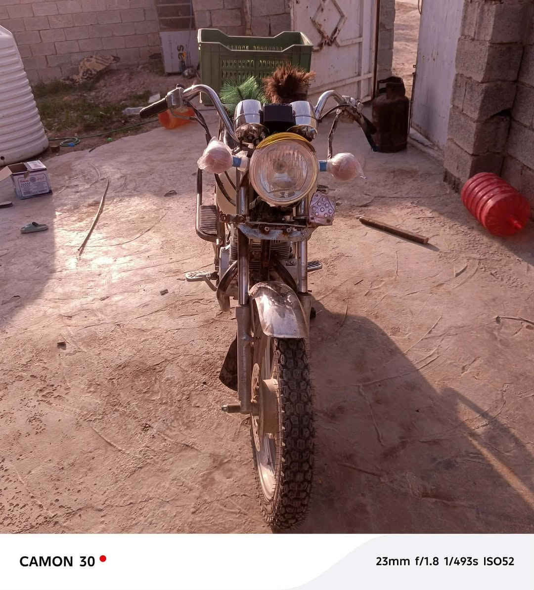 سلام عليكم دراجه البيع جني دبل بلك نضيفه أوراق كامله مديل 18محرك مامفتوح كهربائيات شغاله زوج تايرات جدد سعر 350وبيها مجال شراي يتصل ع رقم ***********
