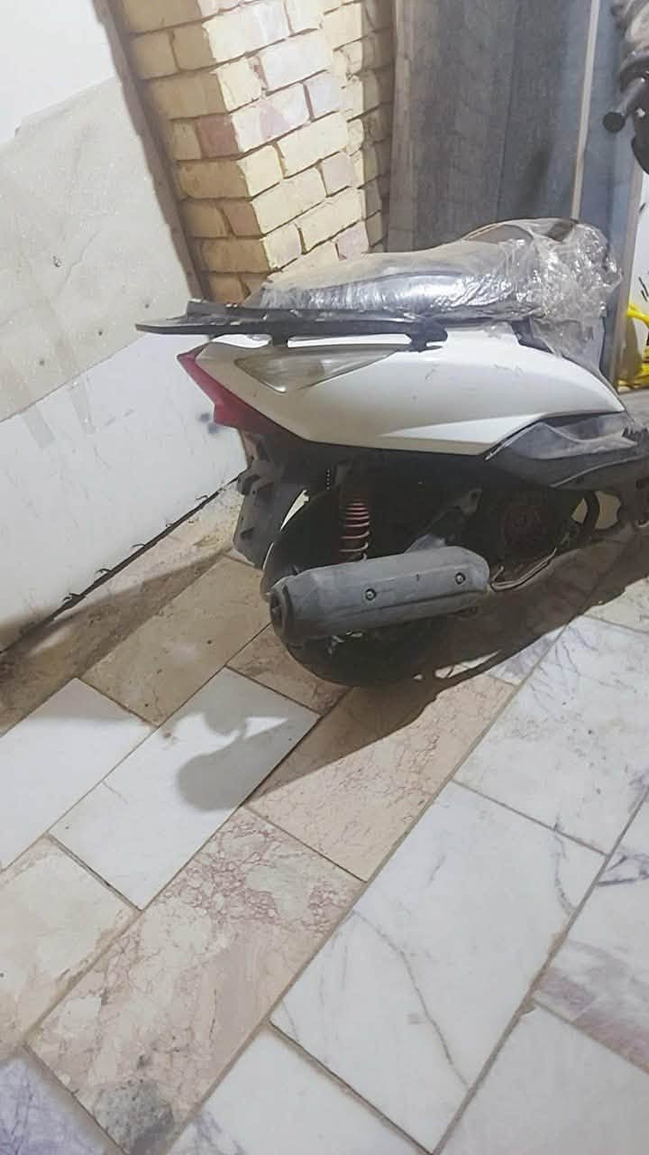 سلام عليكم شباب ثعلب للبيع او مراوس دراجه نضيفه شلعه ومعدل تخبل الدراجه عوزه ترتيب الدراجه صاله 11 شهر من نازله بس اوراق ضاعت ملاحضه الدراجه بدلت بس كور يم (علي ياماها) السعر 400 مكاني بغداد


**إذا كنت صاحب هذا الإعلان وتريد حذفه لأي سبب، رجاءا أرسل رسالة إلى الدعم الفني**