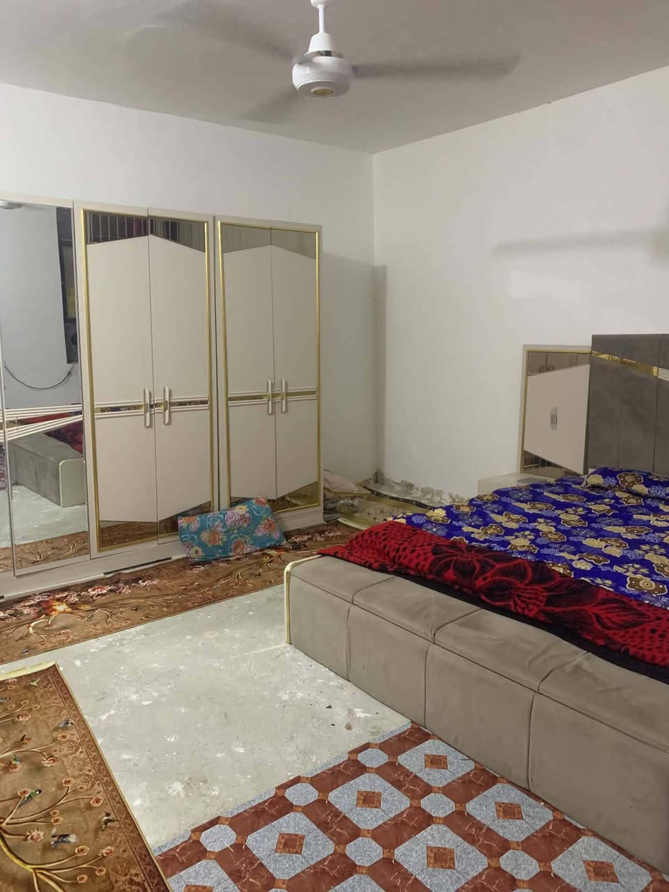 بيت مساحه 210البيع فوق من قريه الغدير عامود 317
بناء بلوك صب مسلح اساس وسقف غرفتين وصاله وحمامات ومطبخ واستقبال 

الاستفسار مراسله واتساب 

***********
