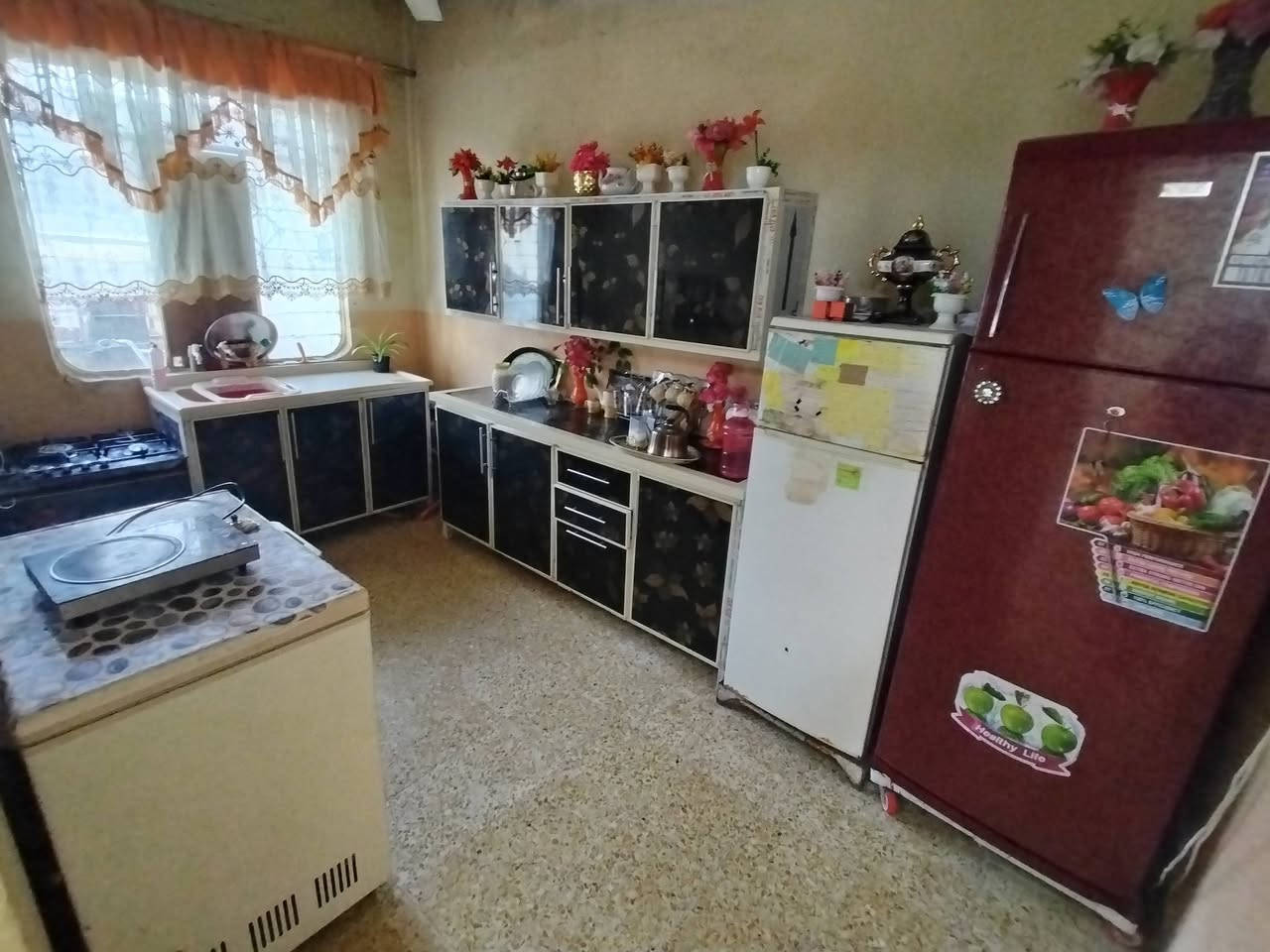 السلام عليكم
دار للبيع 

_حي الاربجية 

_بصف الركن

_مساحة 117 متر مربع. واجهة 10. عمق 11.7

_غرفة واستقبال جوة و غرفة فوك 

_ بي ساعة كهرباء ووصل بلدية تمليك باسمي 

_قرب جامع العباسي. قريب على حي الصدام. 

_خدمات كامل مي، كهرب، شارع، انترتيت ضوئي

_ رقم *********** موجود واتساب وماسنجر
