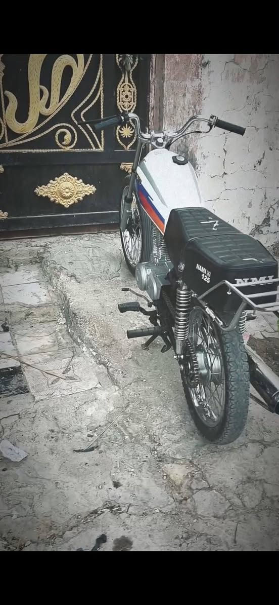 سلام عليكم شباب دراجه نامه مكينه 22 مفتوحه فقط ولفات كلك كلك السعر 500وبيه مجال لطيبين مكاني حي العسكري رقم ***********
