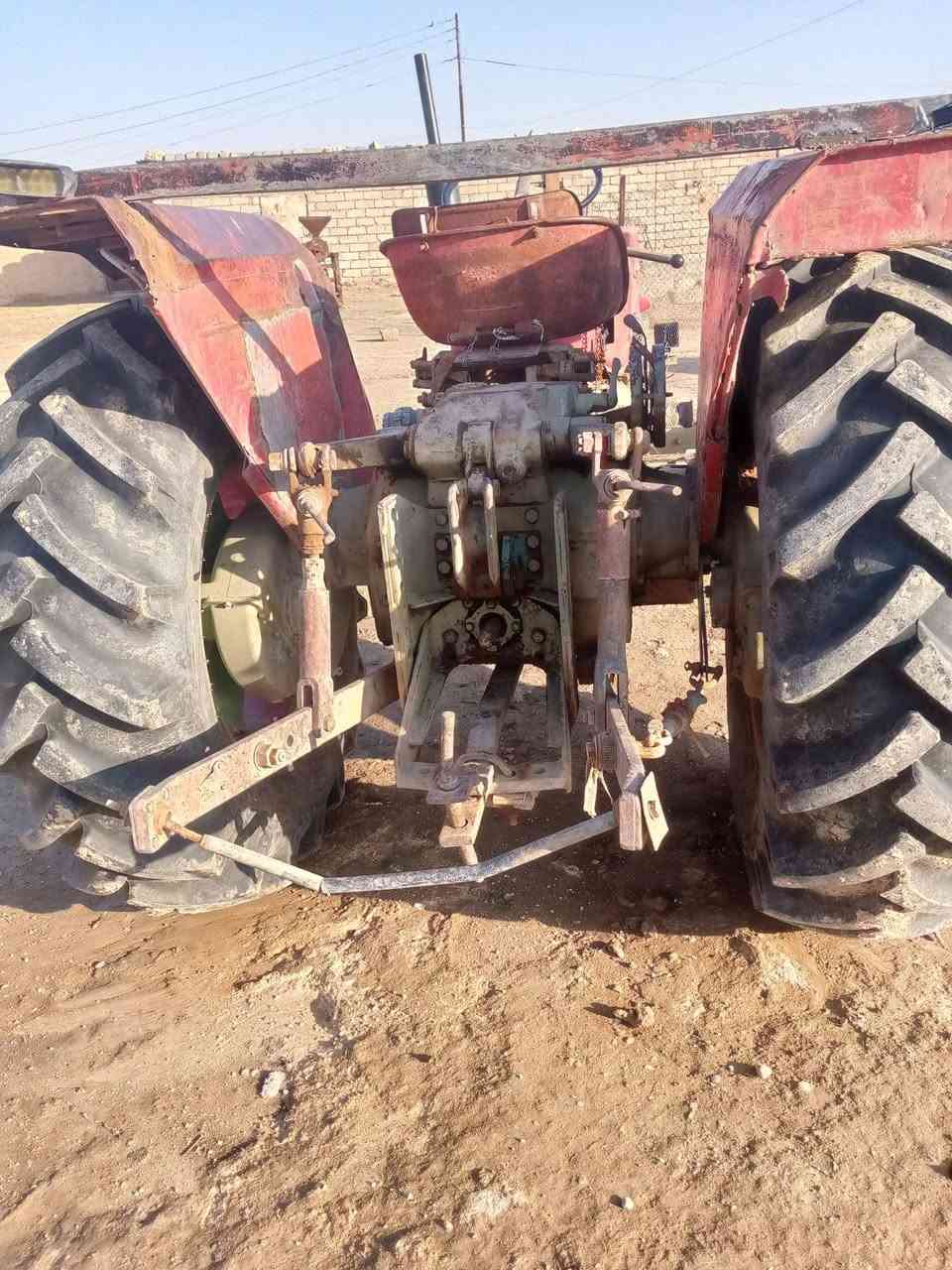 تركتر عنتر ٧٠ للبيع تركتر نظيف هودرليك شغال طخم تواير جدد نكرة سلف ناحية الشورة ***********
