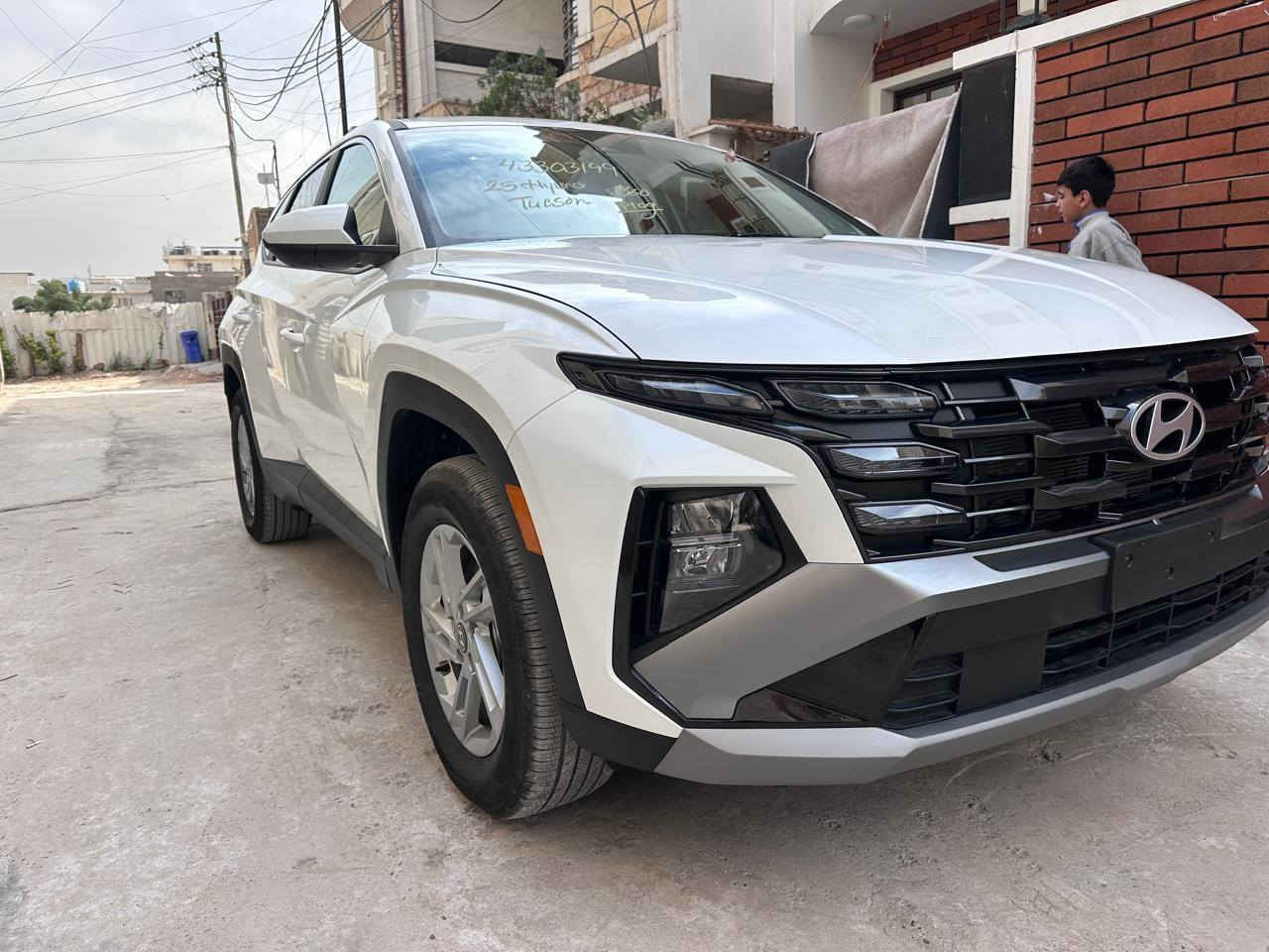 السلام عليكم   ( للبيع فقط)
توسان موديل 2025 وارد امريكي
دخول جديد حادثه جانبي خفيف بدون ايرباك
 هاند بريك بصمه
🔹بصمة تشغيل + بصمة ابواب 
🔹شاشه ايباد كبيره الحجم 
🔹محرك 2500 + انظمة متعدده للقياده
🔹 فول رادار 360 درجه
🔹 نقاط عمياء 
🔹ماشيه 4000 تالاف 
مكاني بغداد الدورة 
واتساب او الاتصال
***********
سعرها 200  ورقة
وبيها مجال
