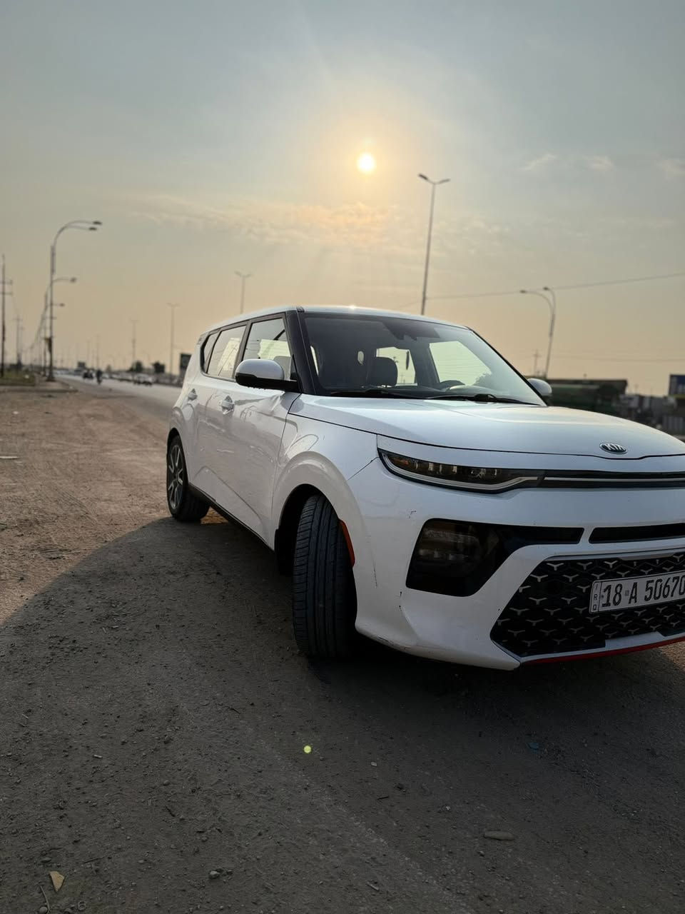 السلام عليكم للبيع صول موديل 2021 وارد امريكي بيه جاملغ وبنيد فقط وبابين كلير من امريكا  سياره جديده بمعنى الكلمه مال جناي ماشيه 114 محرك 2000 دوش رقم بابل انكليزي  فول مواصفات 1/1 عده الفتحه فئه EX مواصفات؛-
-شاشه كبيره
-بصمه تشغيل 
-بصمه ابواب 
-اشاير ترحيب 
-كامره دواره 
-حساسات امامي خلفي 
-رادارات جانبيه 
-مانع انزلاق 
-كشنات تتدفئه
-كشنات جلد 
-لد شمعه وزنون 
 مكان السياره بابل رقم الهاتف ***********/***********
