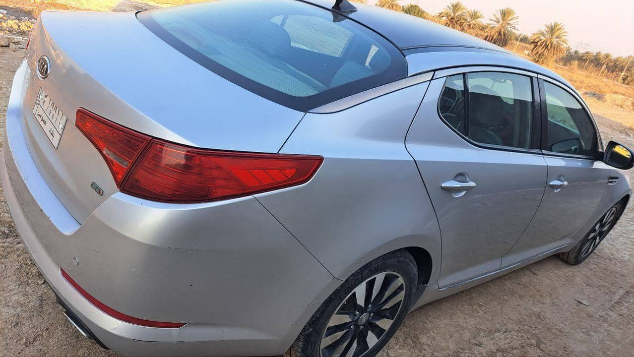 اوبتما موديل ٢٠١١ رقم بغداد بأسمي لون سلفر وارد امريكي
محرك ٢٤٠٠ 
بصمة 
كشنات كهربائي تدفئة تبريد بالكشنات 
اشاير بالمري 
تخم تاير جديد 
حدايدية كله جديد 
حادثها فقط الدعامية الامامية طخه مو حادث مثل ما موضح بالسونار 
سيارة مرتبة ونظيفه ماتذب عليها برغي
مكانها بابل مدينة القاسم 
السعر 115 وبيها مجال قليل
***********
