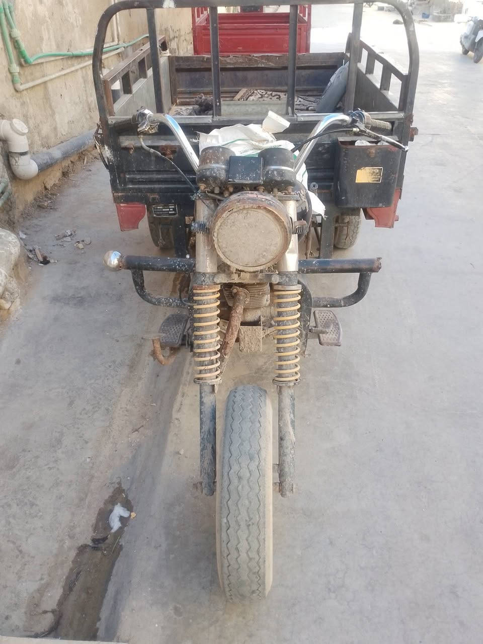 سلام عليكم ستوته اللبيع موديل2009رقم اسود سعره 750مكانه نعمانيه الرقم ***********
