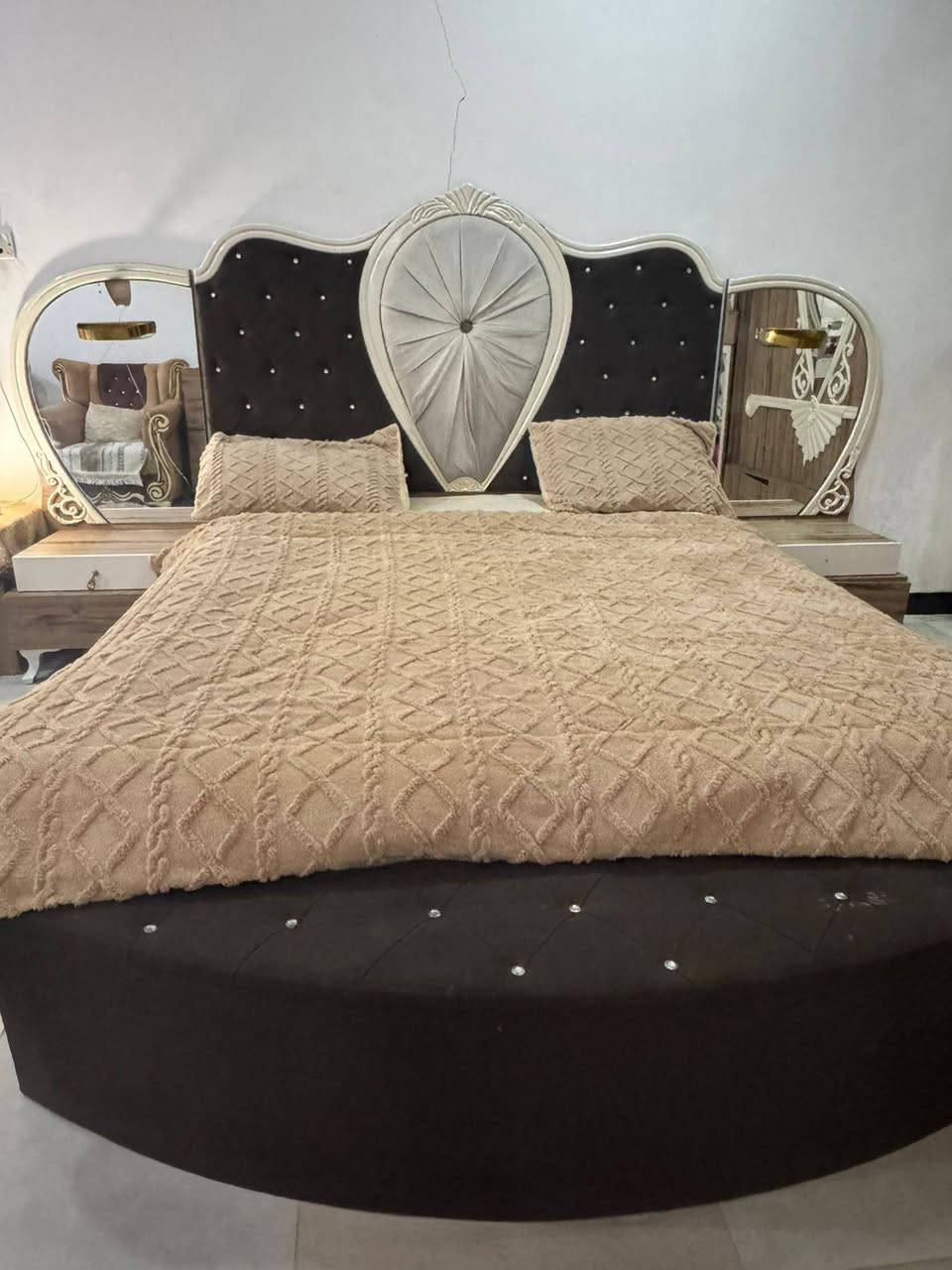 غرفة نوم تركية للبيع العنوان بصرة تقاطع لتربية بجانب الافراح للسياقة السعر 700 وبيهة مجال رقم موبايل صاحب لغرفة ***********
