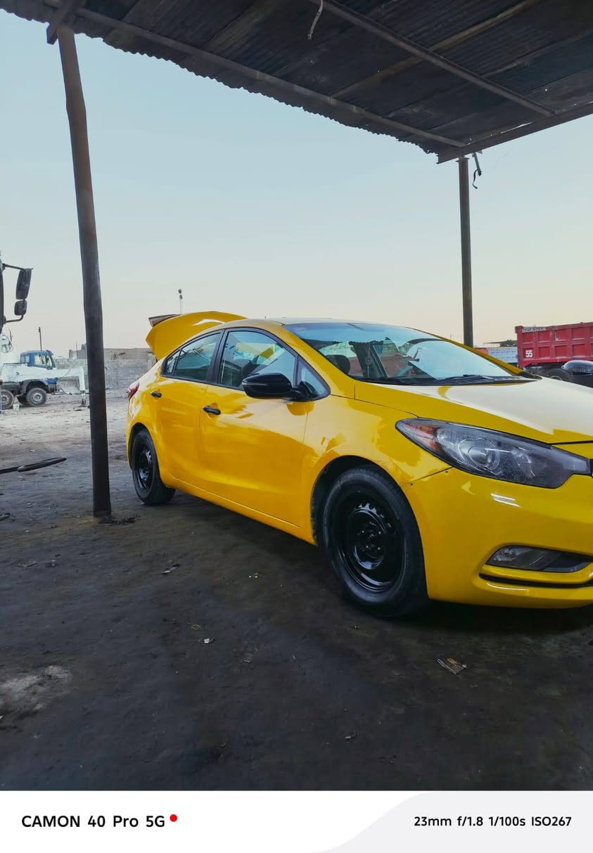 السلام عليكم
سياره كيا فورتي موديل ٢٠١٤ رقم أحمر سنويه عظم عاج معمره السياره اثر تلحيضات وصبغ جديد 
السياره رقم أحمر مثل ما ذكرتلكم
 ضبارتها ضايعه بالمرور كير ومكينه بشرط صدر جديد تخم تاير دواخل جديده سياره نضيفه كلش السعر خاص بيع أو مراوس 
***********
