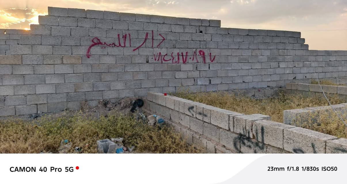 السلام عليكم ورحمه الله وبركاته دار للبيع الحويجه الدبس خلف المدرس الجوه يتكون من غرفتين نوم +مجمع غرف +مطبخ+ربعه  مساحت البناء140 مساحت الكاع 250متر الاتصال والاستفسار ع الرقم ***********
