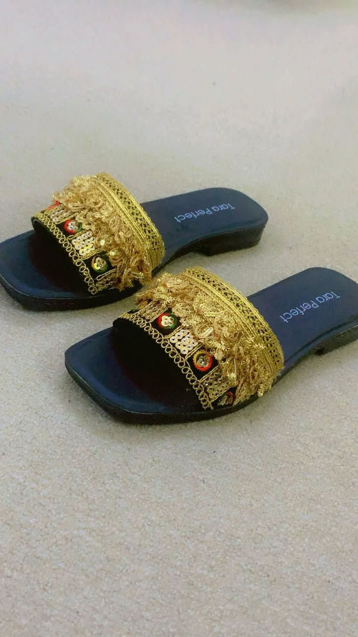 سليبر بنات متوفر جميع القياسات
بناتي ونسائي الاستفسار خاص  او واتساب
 0771 018 5599
